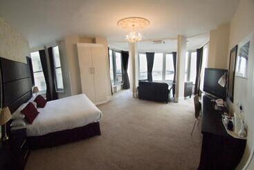 Queens Hotel & Spa