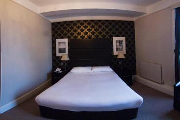 Queens Hotel & Spa