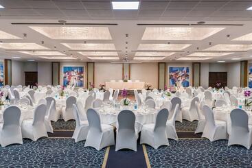 هتل Renaissance London Heathrow