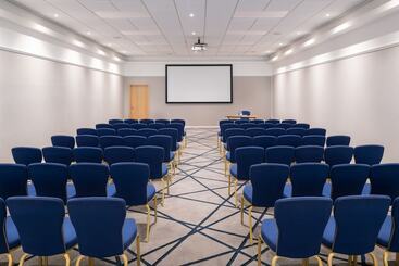 هتل Renaissance London Heathrow