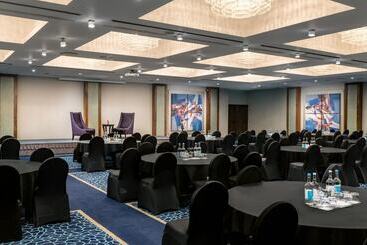 هتل Renaissance London Heathrow