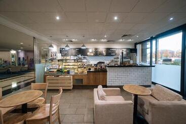 هتل Renaissance London Heathrow
