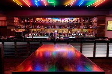 هتل Renaissance London Heathrow