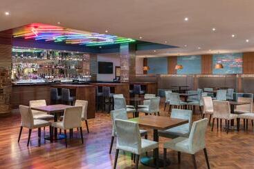 هتل Renaissance London Heathrow