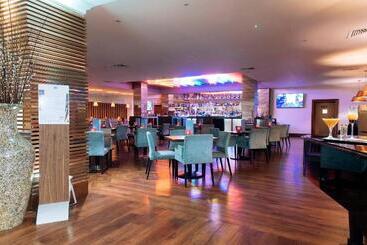هتل Renaissance London Heathrow