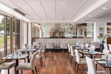 هتل Renaissance London Heathrow
