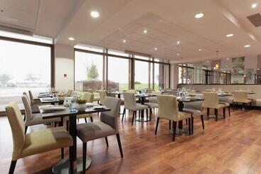 هتل Renaissance London Heathrow