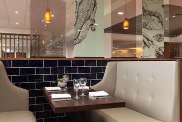 هتل Renaissance London Heathrow