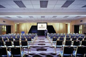 هتل Renaissance London Heathrow