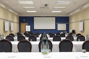 هتل Renaissance London Heathrow