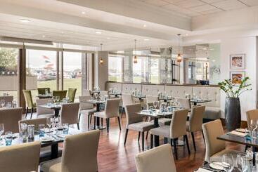 هتل Renaissance London Heathrow