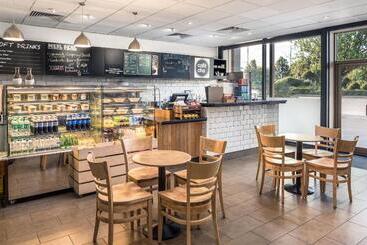 هتل Renaissance London Heathrow