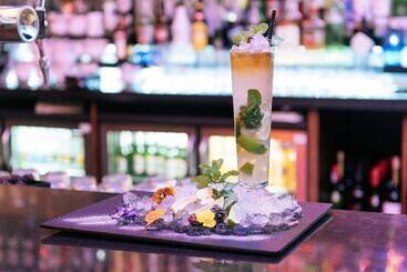 هتل Renaissance London Heathrow