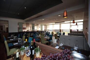هتل Renaissance London Heathrow