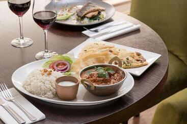 هتل Renaissance London Heathrow