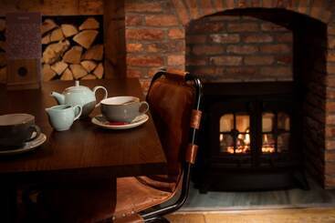 هتل The Ambleside Inn   The Inn Collection Group