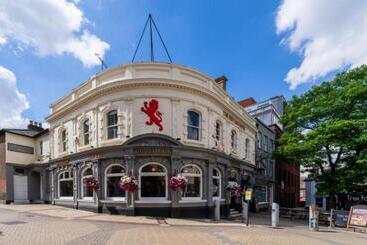 هتل The Red Lion