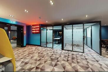 Village Hotel Leeds North