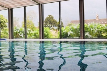 هتل Woolley Grange A Luxury Family