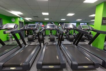 استراحتگاه Village Hotel Wirral