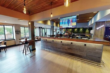 استراحتگاه Village Hotel Wirral