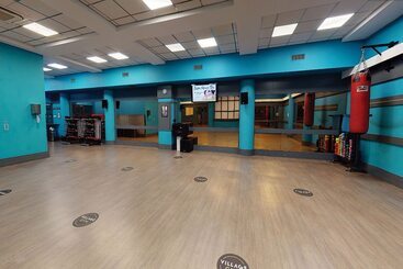 استراحتگاه Village Hotel Wirral