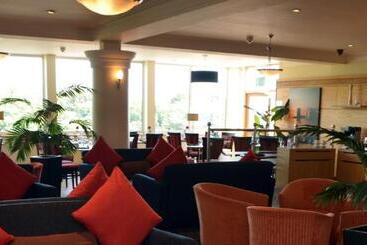 The Riviera Hotel & Apartments   Alum Chine