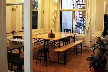 בית מלון כפרי Ambrose House & Cafe   Self Check In Guesthouse