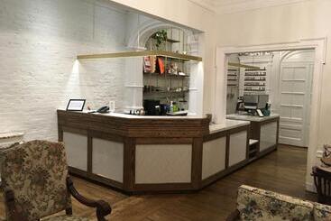 בית מלון כפרי Ambrose House & Cafe   Self Check In Guesthouse