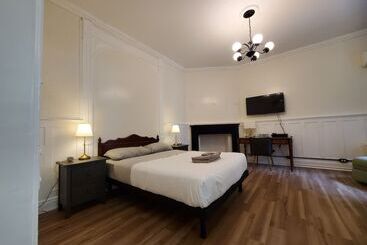 בית מלון כפרי Ambrose House & Cafe   Self Check In Guesthouse