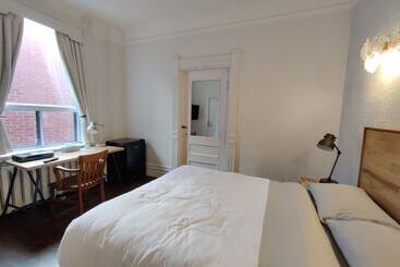בית מלון כפרי Ambrose House & Cafe   Self Check In Guesthouse