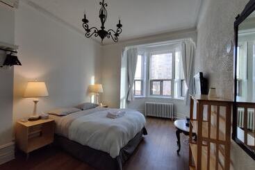 בית מלון כפרי Ambrose House & Cafe   Self Check In Guesthouse