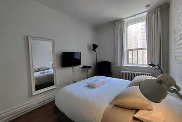 בית מלון כפרי Ambrose House & Cafe   Self Check In Guesthouse