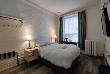 בית מלון כפרי Ambrose House & Cafe   Self Check In Guesthouse