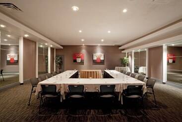 酒店 Armon Plaza Montreal Airpt, Trademark Collection By Wyndham
