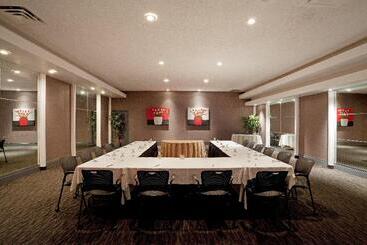 酒店 Armon Plaza Montreal Airpt, Trademark Collection By Wyndham
