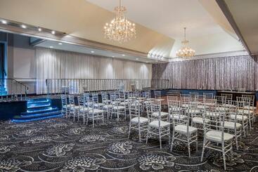 酒店 Armon Plaza Montreal Airpt, Trademark Collection By Wyndham