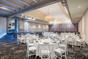 酒店 Armon Plaza Montreal Airpt, Trademark Collection By Wyndham