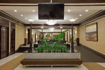 酒店 Armon Plaza Montreal Airpt, Trademark Collection By Wyndham