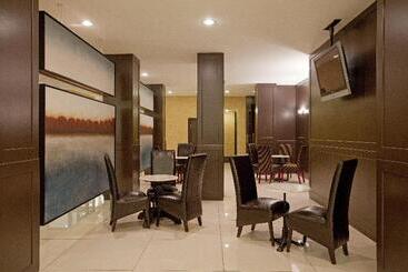 酒店 Armon Plaza Montreal Airpt, Trademark Collection By Wyndham