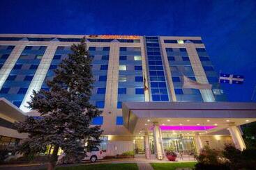 هتل Armon Plaza Montreal Airpt, Trademark Collection By Wyndham