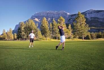 هتل Banff Caribou Lodge And Spa