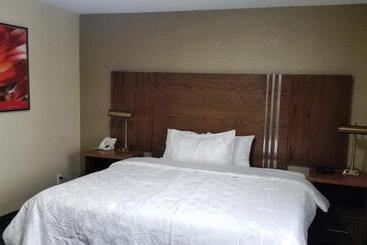 هتل Baymont By Wyndham Montreal Airport