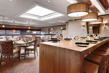 هتل Best Western Premier Denham Inn & Suites