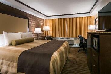 هتل Best Western Premier Denham Inn & Suites