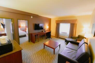 هتل Canad Inns Destination Centre Garden City