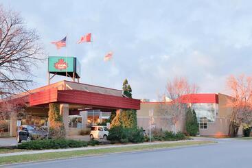 هتل Canad Inns Destination Centre Windsor Park