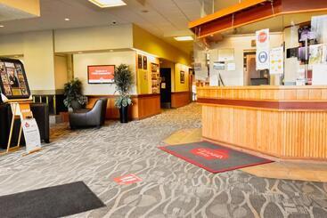 هتل Canad Inns Destination Centre Windsor Park