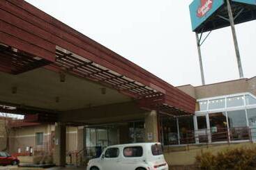 هتل Canad Inns Destination Centre Windsor Park