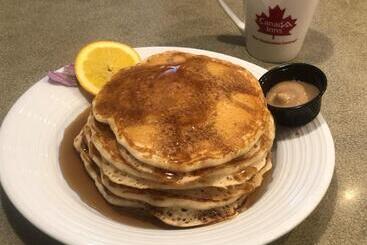 هتل Canad Inns Destination Centre Windsor Park